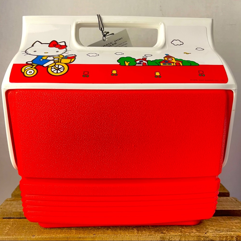 HELLO KITTY Classic Playmate Mini 4 qt. Cooler